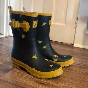 bumble bee wellies